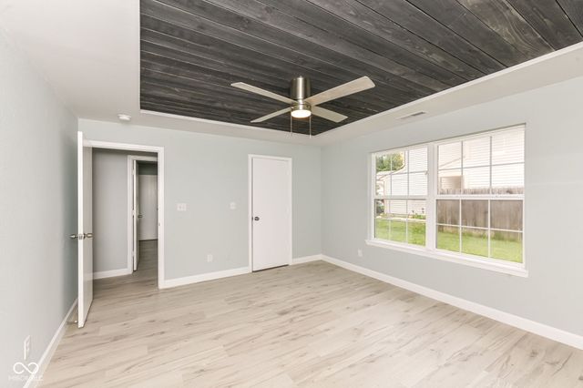 652 Meadows Edge Lane, Indianapolis, IN 46217
