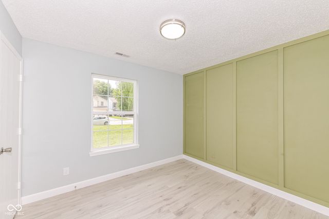 652 Meadows Edge Lane, Indianapolis, IN 46217
