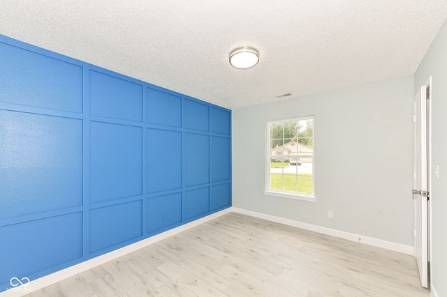 652 Meadows Edge Lane, Indianapolis, IN 46217