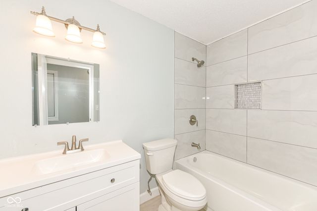 652 Meadows Edge Lane, Indianapolis, IN 46217