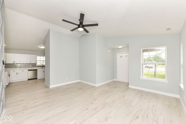 652 Meadows Edge Lane, Indianapolis, IN 46217