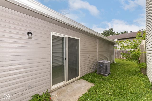 652 Meadows Edge Lane, Indianapolis, IN 46217