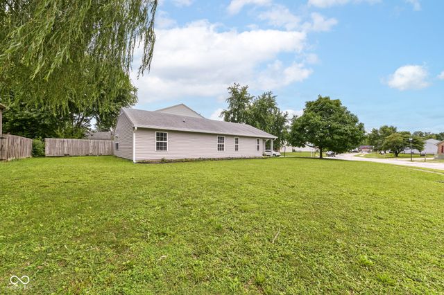 652 Meadows Edge Lane, Indianapolis, IN 46217
