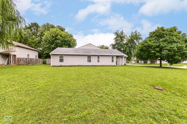 652 Meadows Edge Lane, Indianapolis, IN 46217
