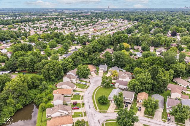 652 Meadows Edge Lane, Indianapolis, IN 46217