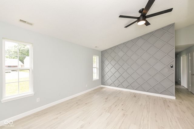 652 Meadows Edge Lane, Indianapolis, IN 46217
