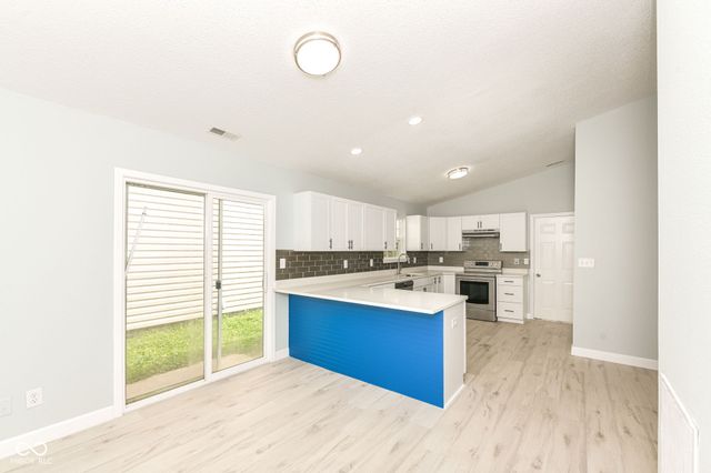 652 Meadows Edge Lane, Indianapolis, IN 46217