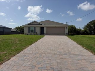 1106 NE 39th TER, Cape Coral, FL 33909
