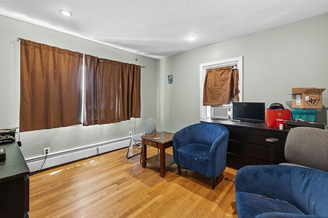 7 Woodwards Ln, Taunton, MA 02780