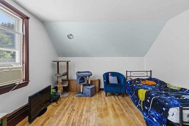 7 Woodwards Ln, Taunton, MA 02780