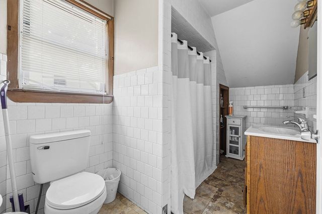 7 Woodwards Ln, Taunton, MA 02780