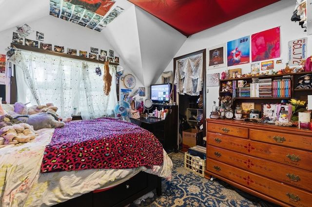 7 Woodwards Ln, Taunton, MA 02780