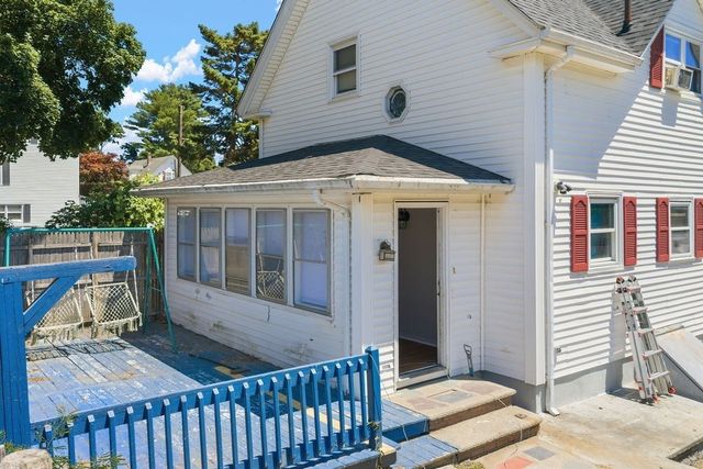 7 Woodwards Ln, Taunton, MA 02780