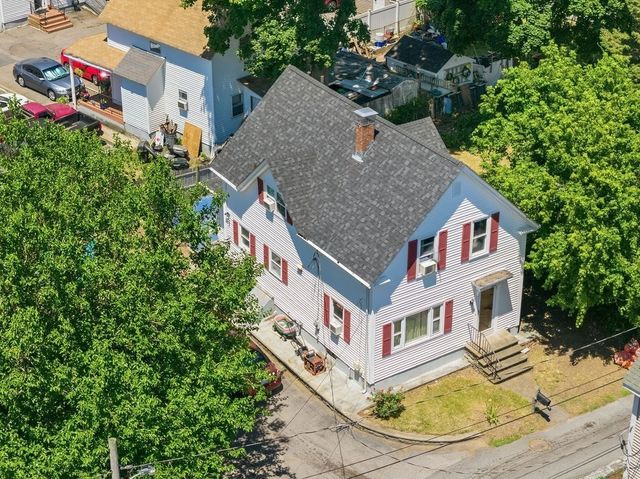 7 Woodwards Ln, Taunton, MA 02780