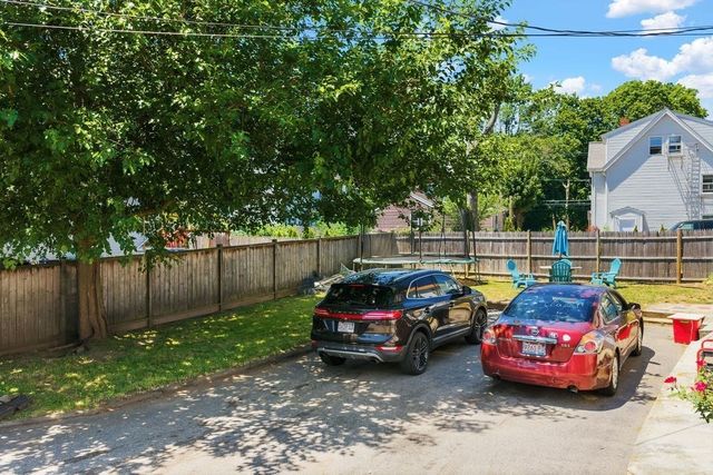 7 Woodwards Ln, Taunton, MA 02780