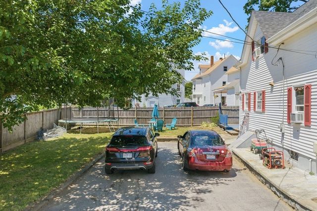 7 Woodwards Ln, Taunton, MA 02780