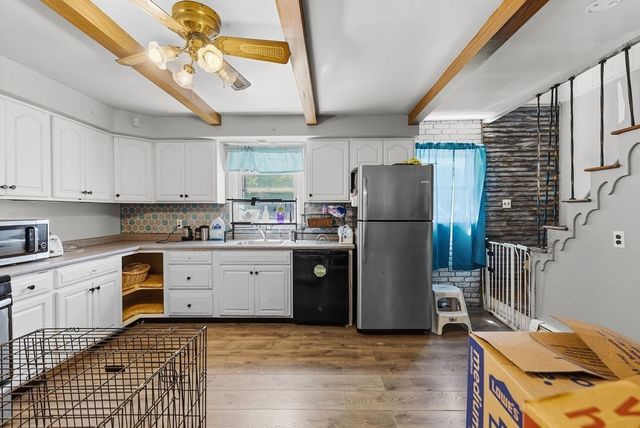 7 Woodwards Ln, Taunton, MA 02780