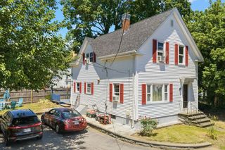 7 Woodwards Ln, Taunton, MA 02780