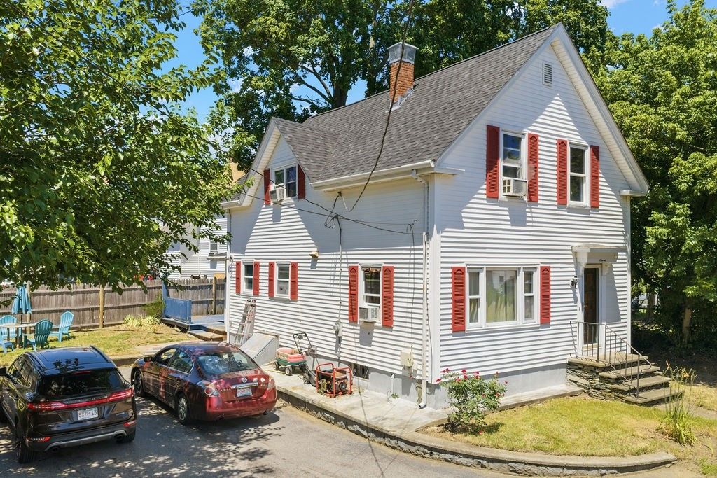 7 Woodwards Ln, Taunton, MA 02780
