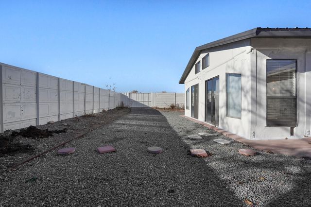 2717 Los Tretos Street NW, Albuquerque, NM 87120