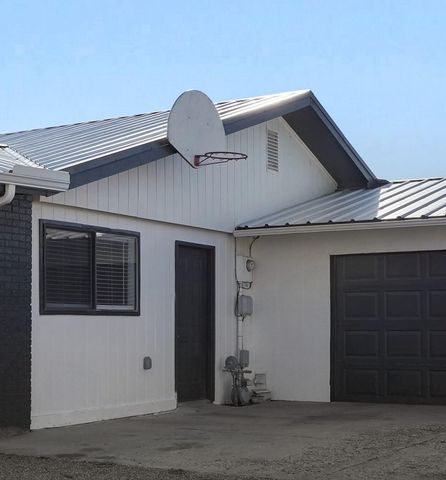 2717 Los Tretos Street NW, Albuquerque, NM 87120