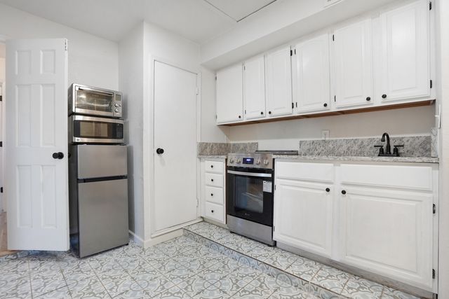 2717 Los Tretos Street NW, Albuquerque, NM 87120