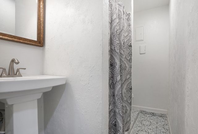 2717 Los Tretos Street NW, Albuquerque, NM 87120