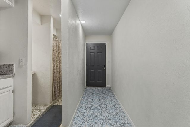 2717 Los Tretos Street NW, Albuquerque, NM 87120