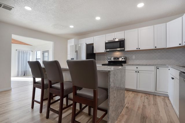 2717 Los Tretos Street NW, Albuquerque, NM 87120