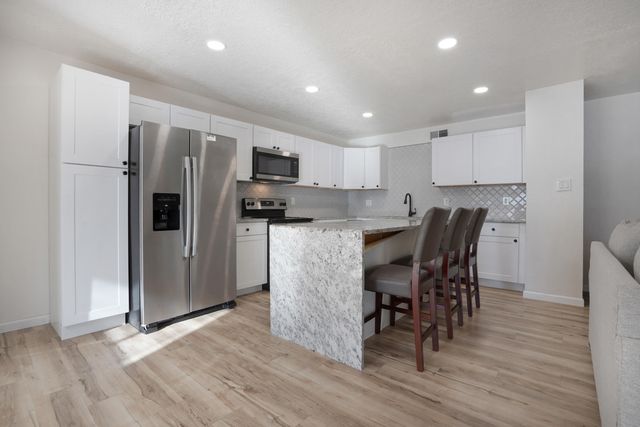 2717 Los Tretos Street NW, Albuquerque, NM 87120