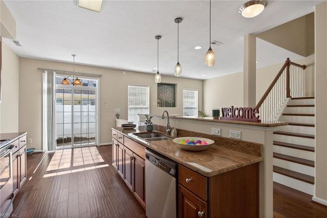 4553 Plumstead DR, Virginia Beach, VA 23462