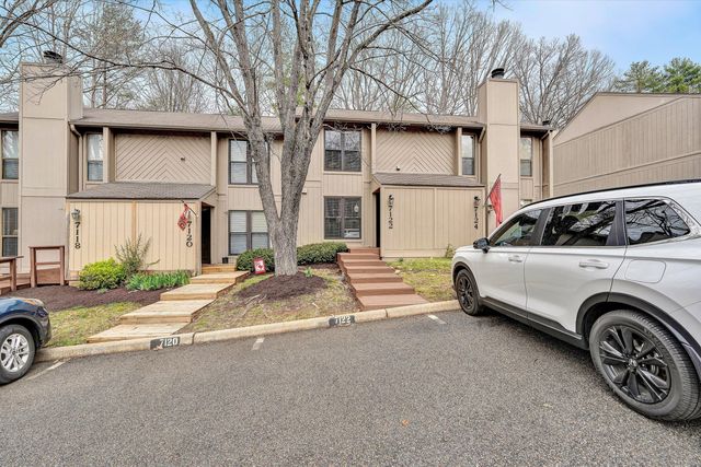 7122 Woods Crossing DR, Roanoke, VA 24018