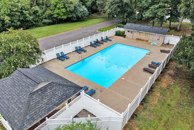 7122 Woods Crossing DR, Roanoke, VA 24018