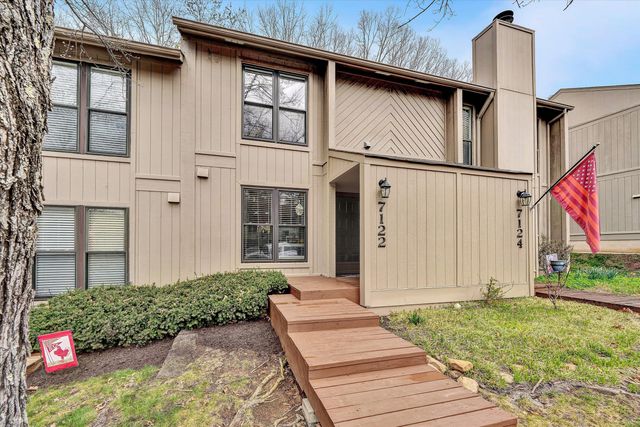 7122 Woods Crossing DR, Roanoke, VA 24018