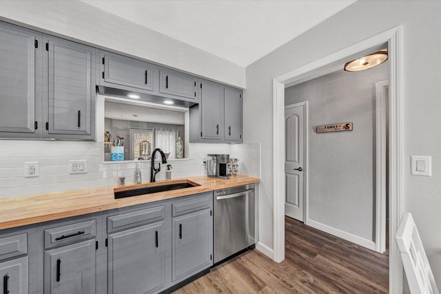 7122 Woods Crossing DR, Roanoke, VA 24018