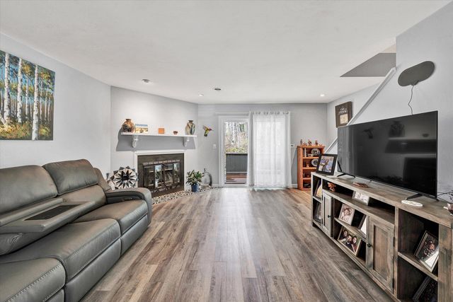 7122 Woods Crossing DR, Roanoke, VA 24018