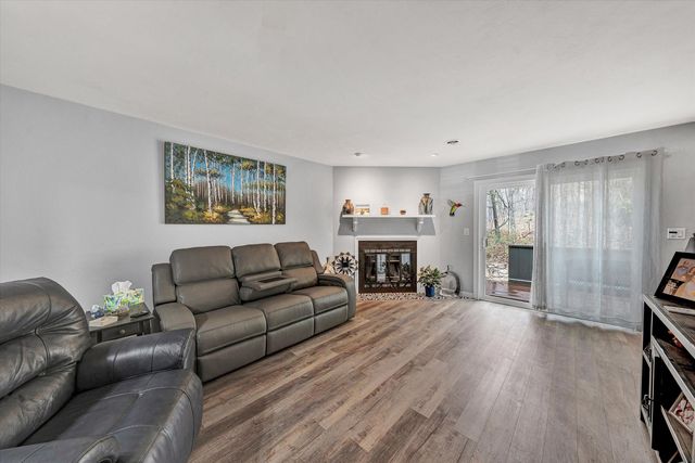 7122 Woods Crossing DR, Roanoke, VA 24018