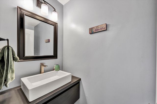 7122 Woods Crossing DR, Roanoke, VA 24018