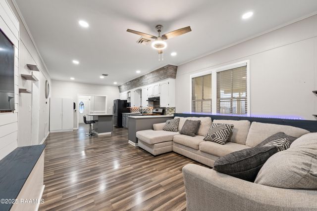 1404 S Marie Street, Rayne, LA 70578