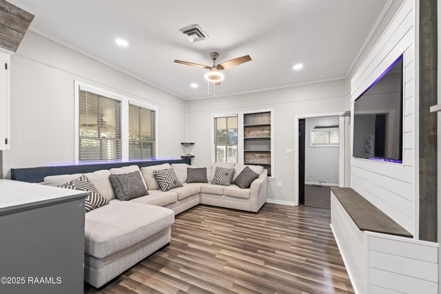 1404 S Marie Street, Rayne, LA 70578