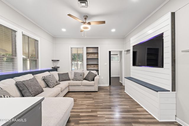 1404 S Marie Street, Rayne, LA 70578