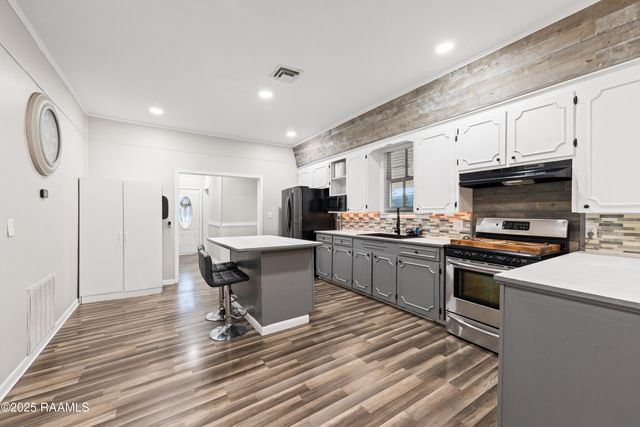 1404 S Marie Street, Rayne, LA 70578