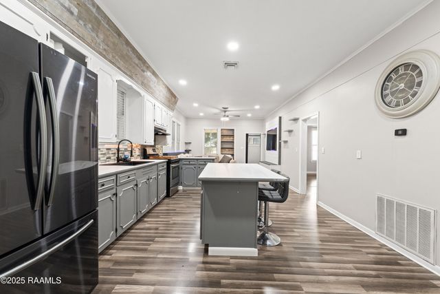 1404 S Marie Street, Rayne, LA 70578