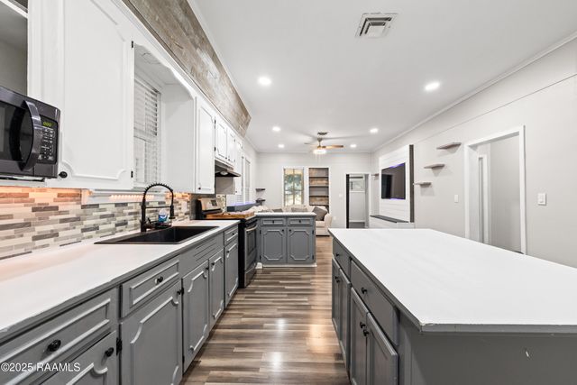 1404 S Marie Street, Rayne, LA 70578