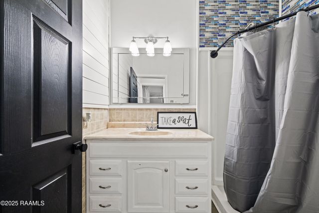 1404 S Marie Street, Rayne, LA 70578