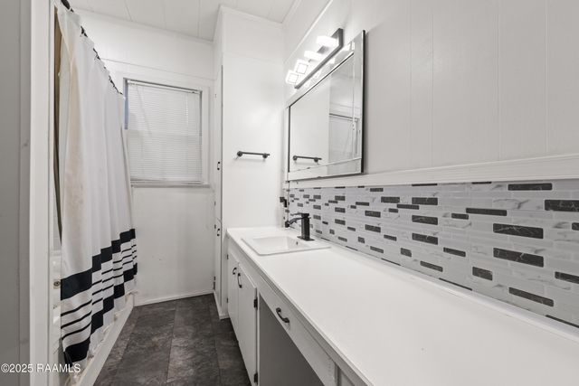 1404 S Marie Street, Rayne, LA 70578