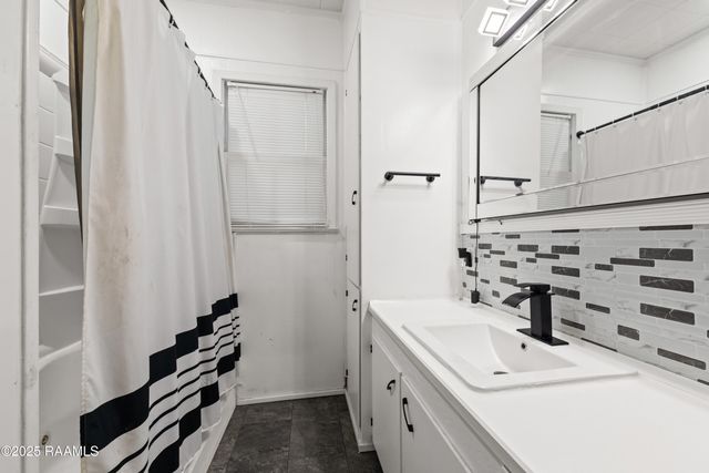 1404 S Marie Street, Rayne, LA 70578