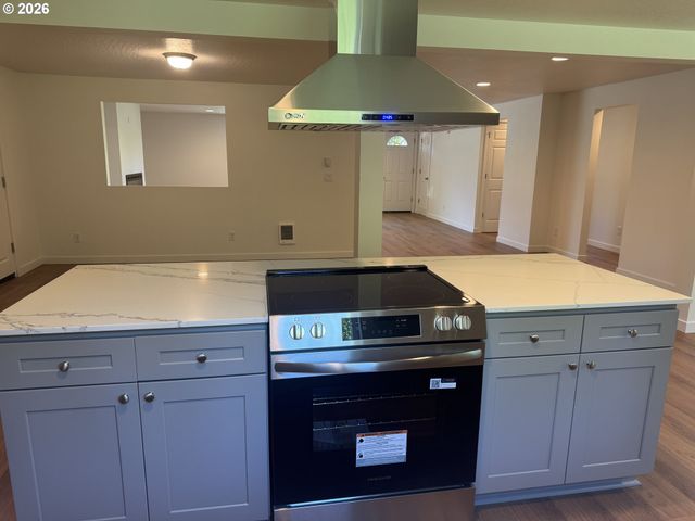 25647 JEANS Rd, Veneta, OR 97487