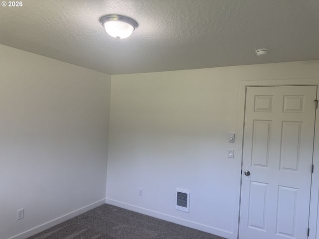 25647 JEANS Rd, Veneta, OR 97487