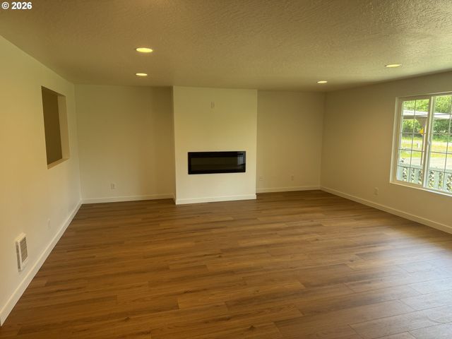 25647 JEANS Rd, Veneta, OR 97487